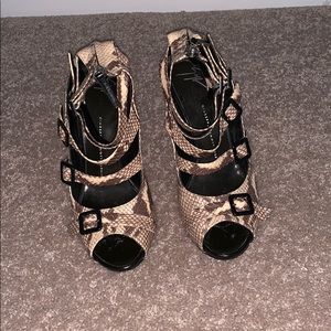 Giuseppi Zanotti Embossed Peep Toe Pumps